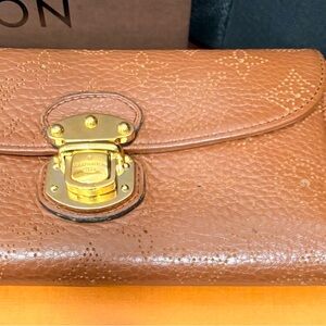 Gucci Brown Leather Wallet with Gold Clasp